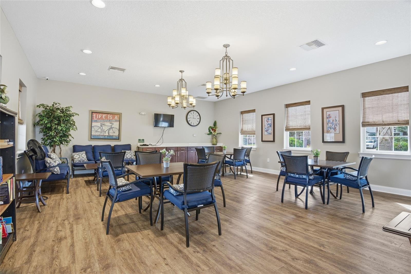 NORTHRIDGE LAKES - Residential