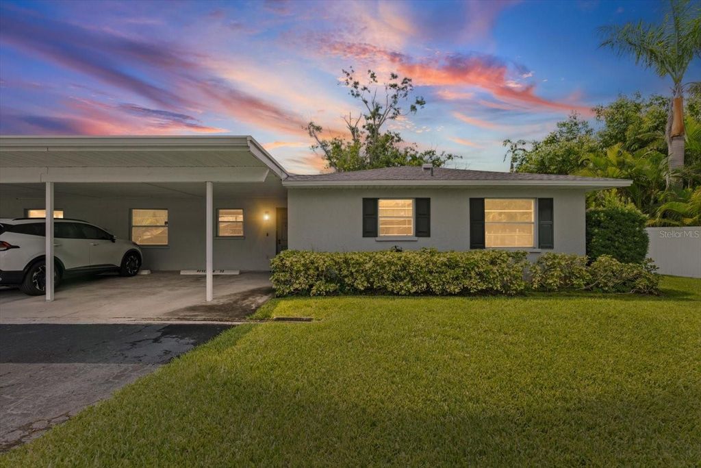 Photo of 2115 9th Avenue W #3D, Bradenton, FL 34205 (MLS # A4656476)