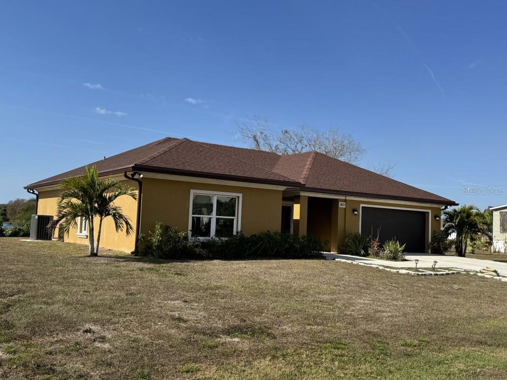 Photo of 2809 SE 27th Avenue, Okeechobee, FL 34974 (MLS # A4678840)