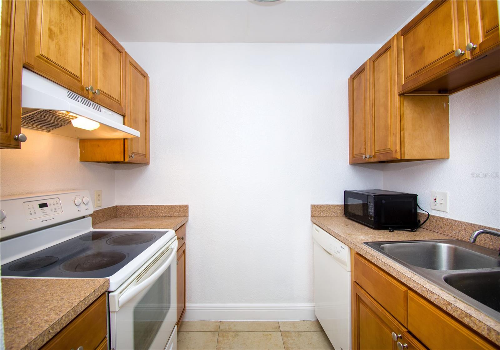 WHISPERING OAKS - Residential Lease