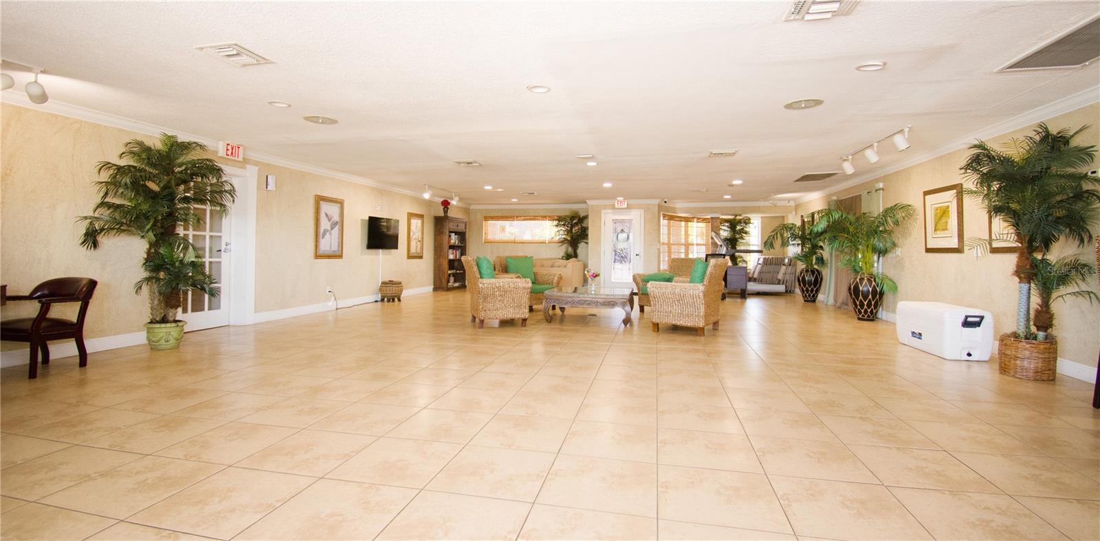 WHISPERING OAKS - Residential Lease