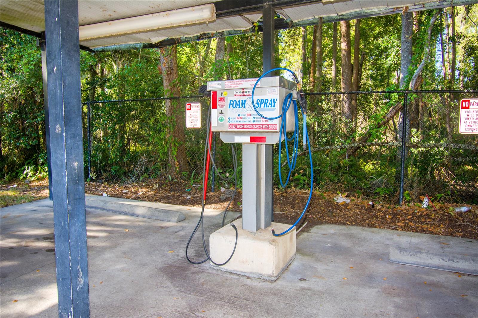 WHISPERING OAKS - Residential Lease