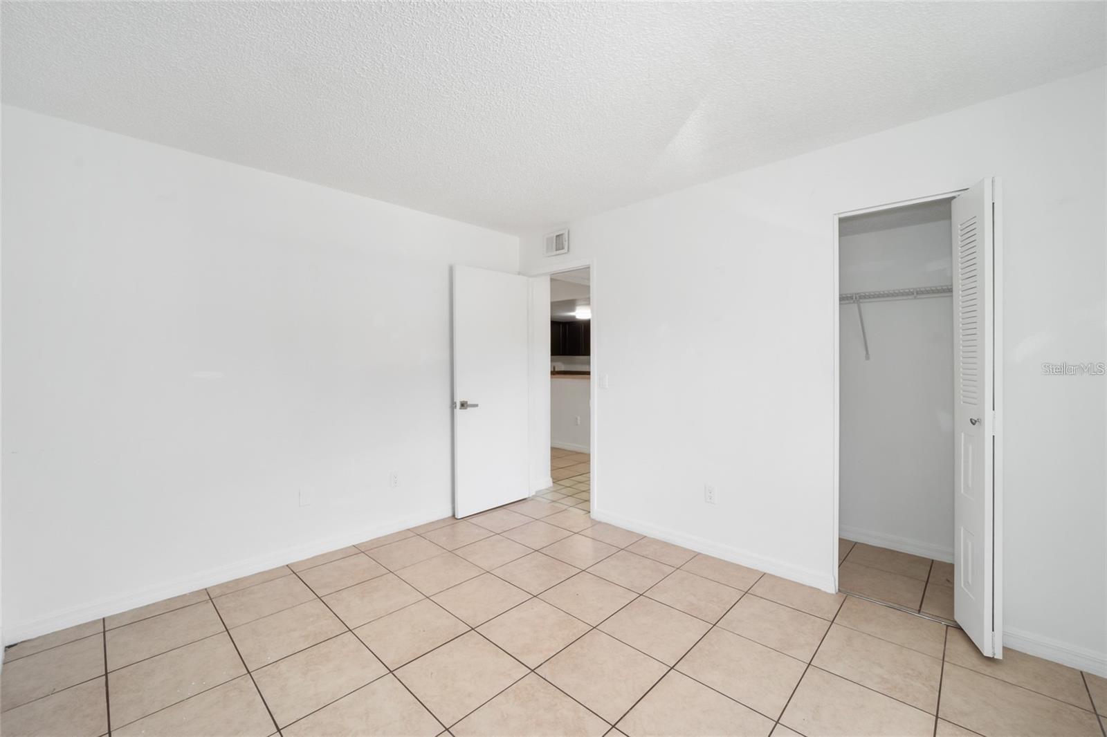 COUNTRY CLUB VLG/SILVER SPGS S - Residential