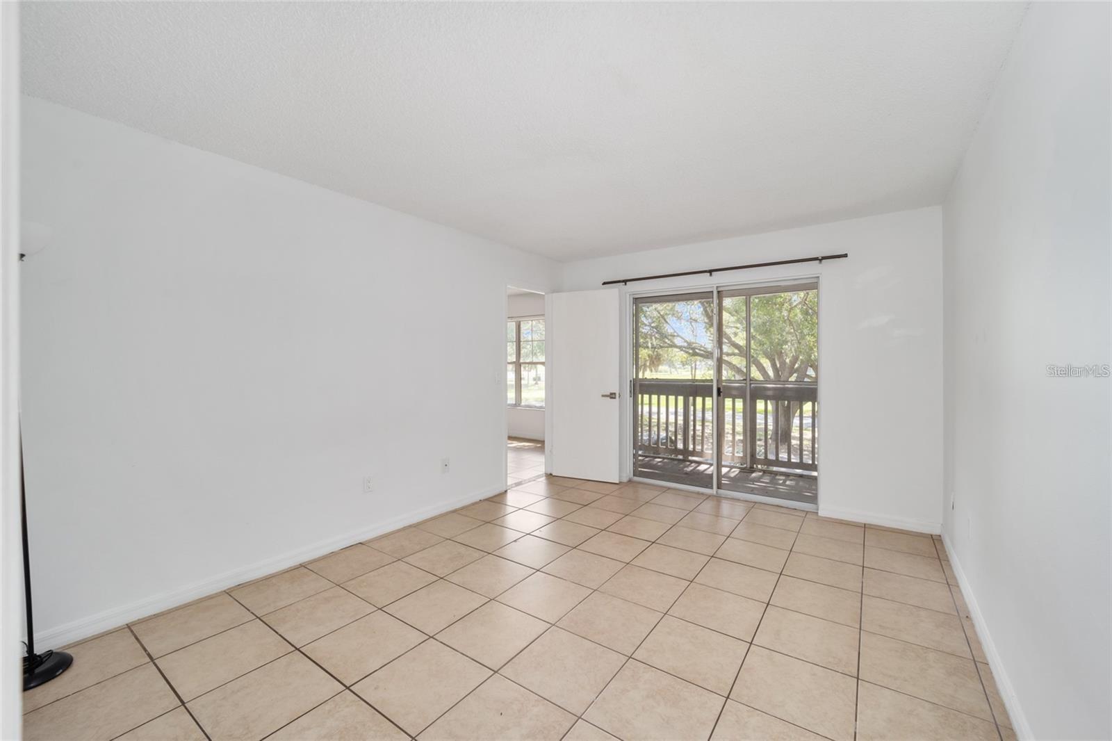 COUNTRY CLUB VLG/SILVER SPGS S - Residential