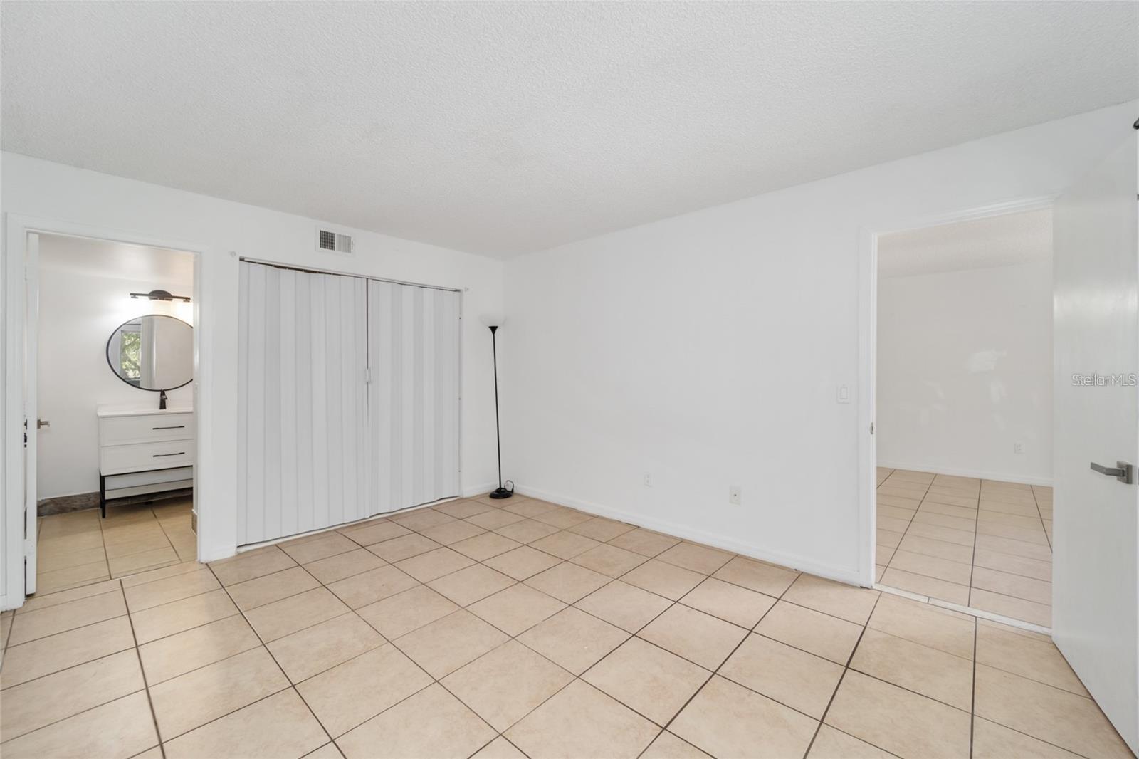 COUNTRY CLUB VLG/SILVER SPGS S - Residential