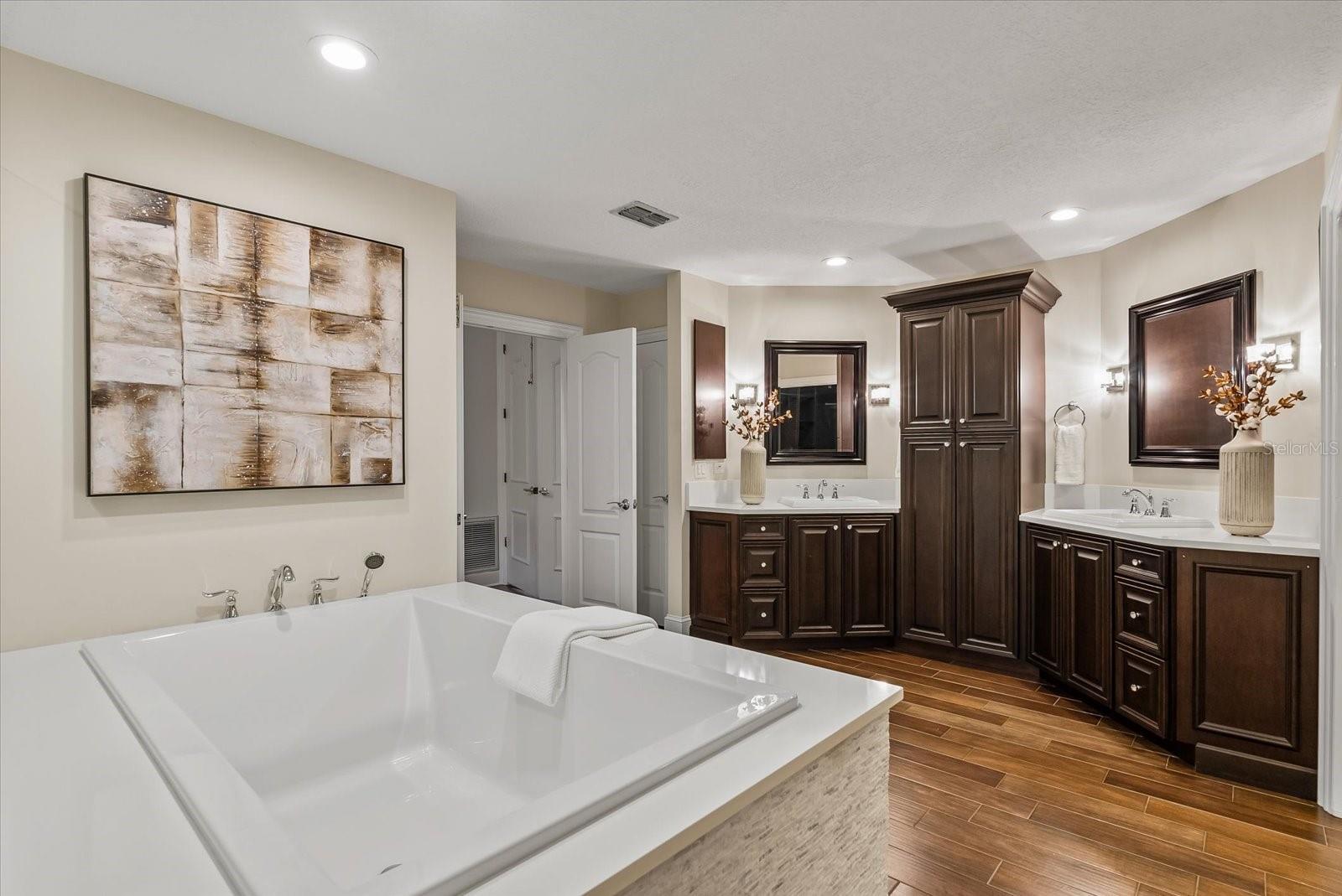 PINNACLE AT COBBS LANDING - Residential