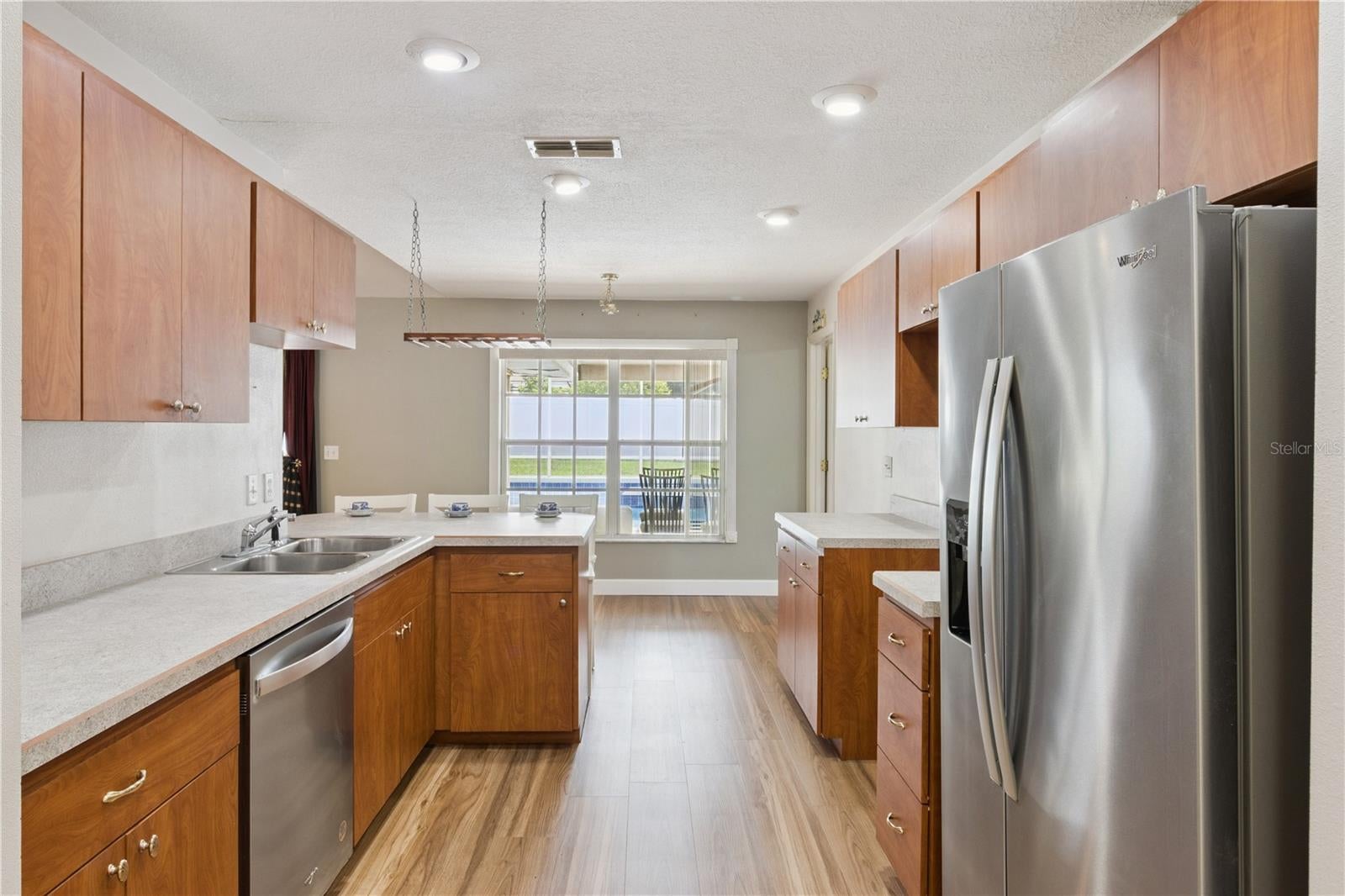 2707 LA VISTA DRIVE
