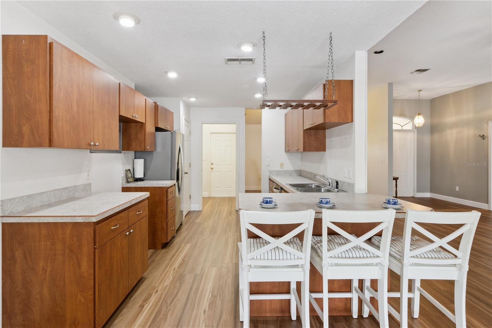 2707 LA VISTA DRIVE