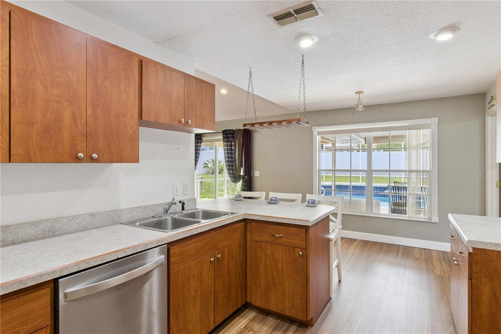 2707 LA VISTA DRIVE