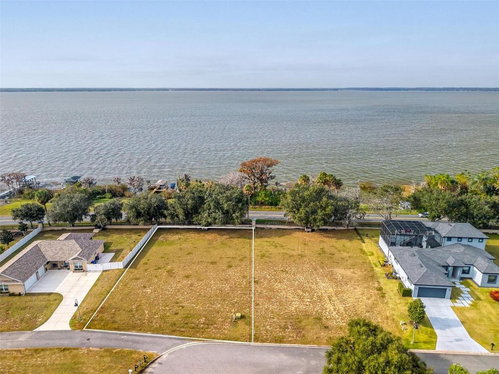 Photo of 3225 Landing View, Tavares, FL 32778 (MLS # G5106453)