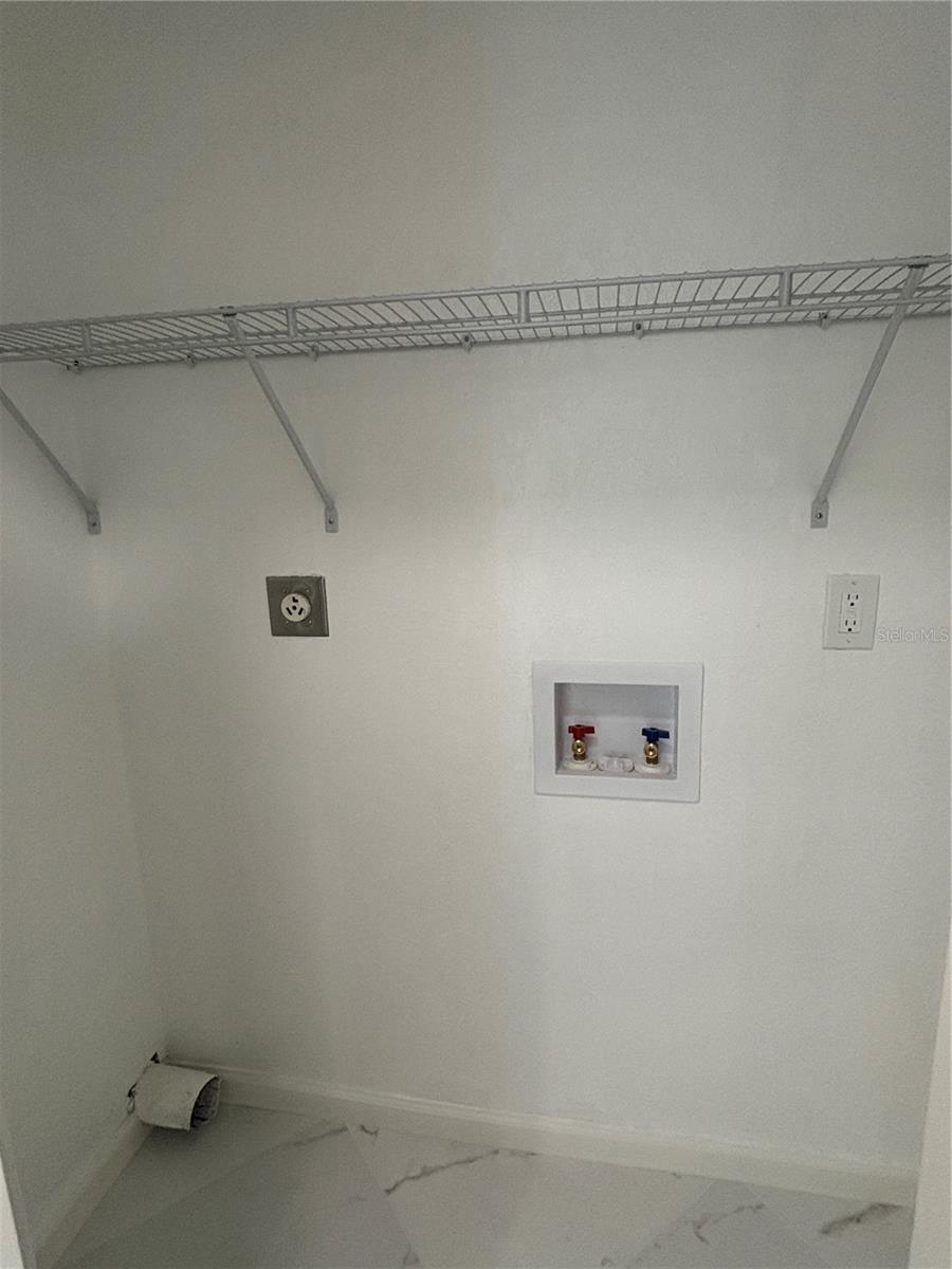 HIDDEN LAKE VILLAS - Residential Lease