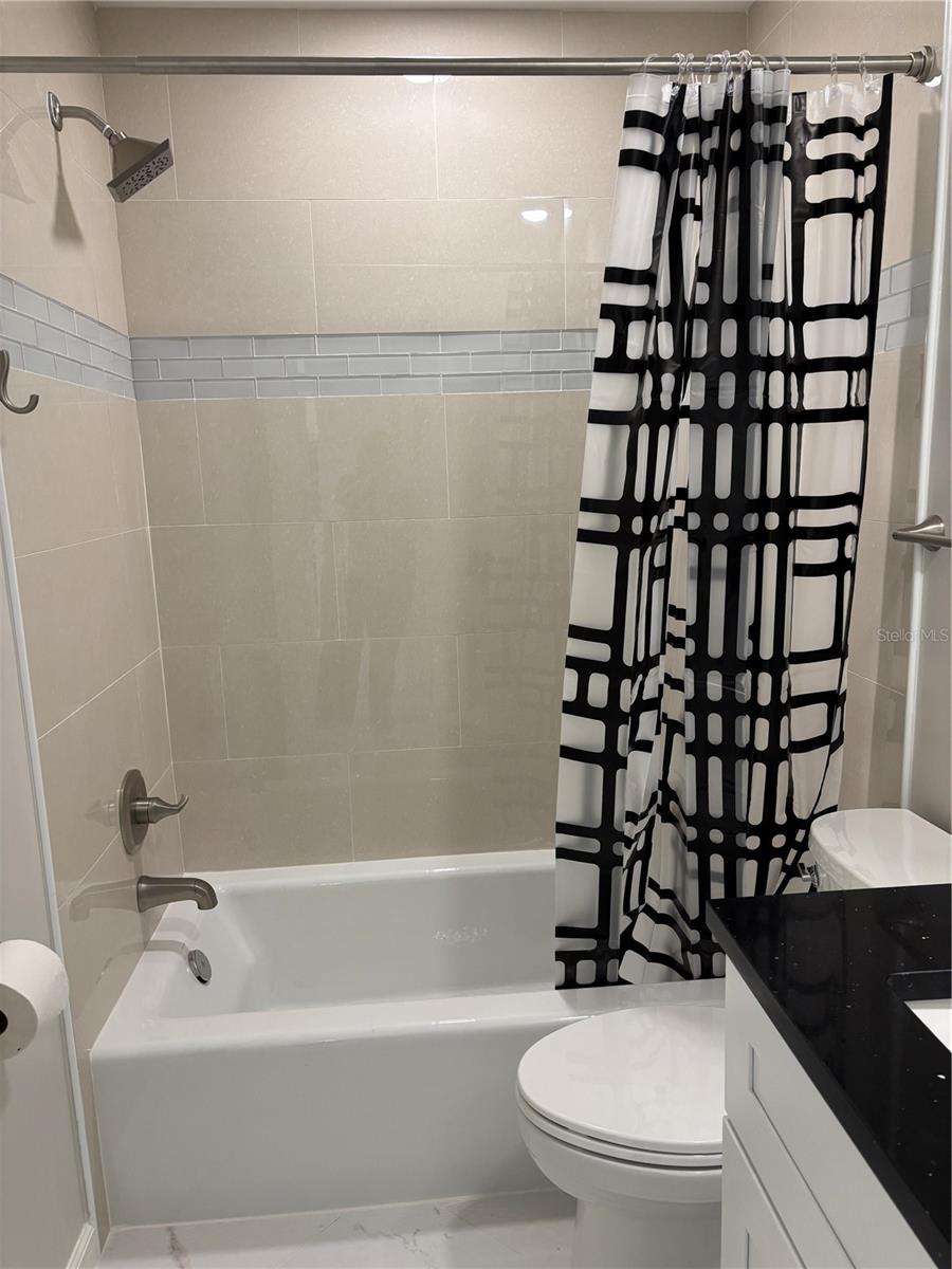 HIDDEN LAKE VILLAS - Residential Lease