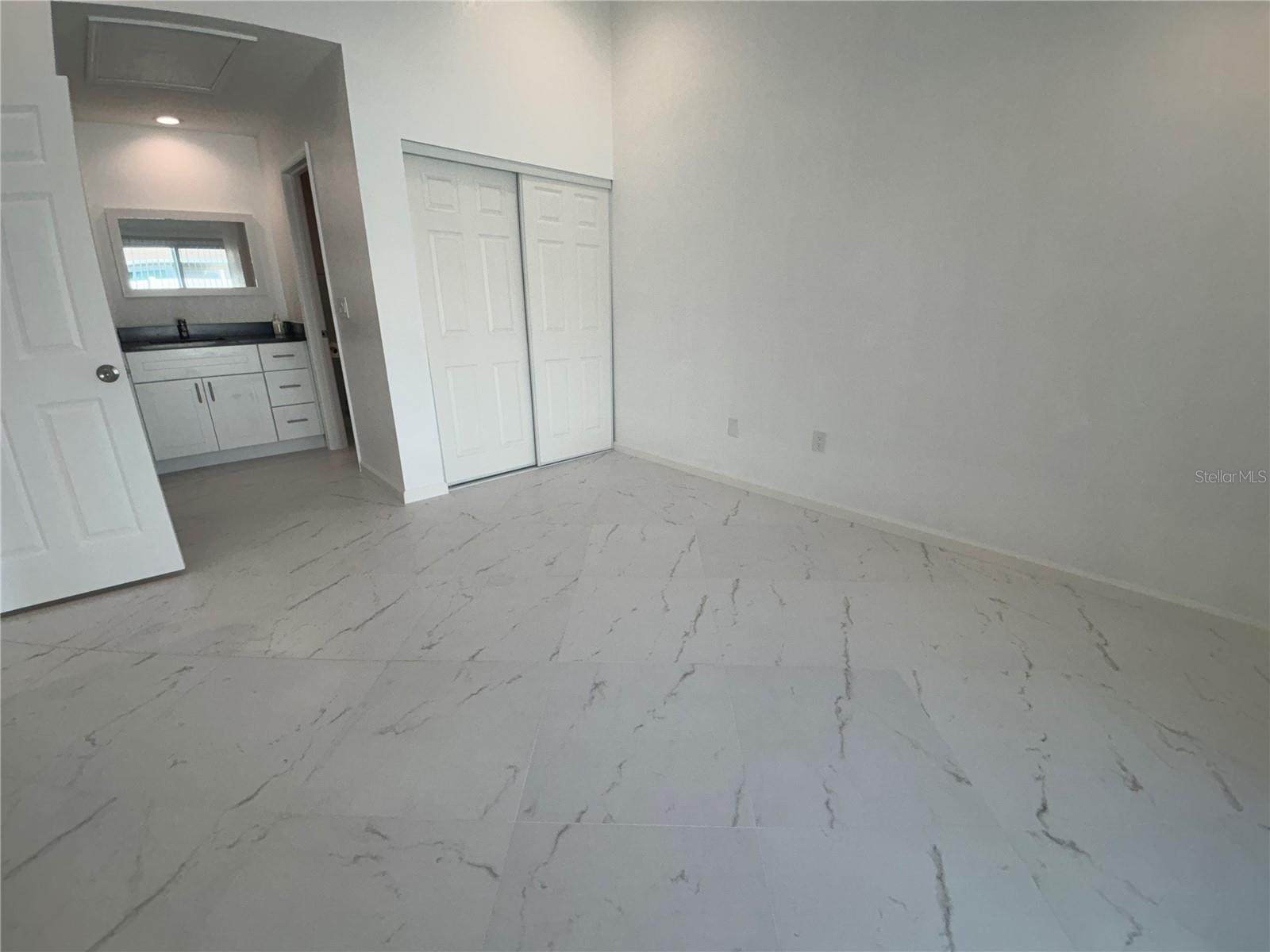 HIDDEN LAKE VILLAS - Residential Lease