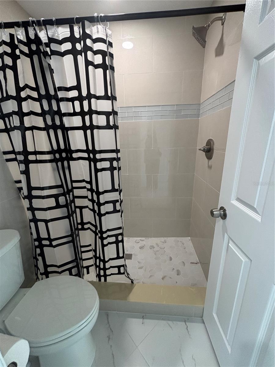 HIDDEN LAKE VILLAS - Residential Lease