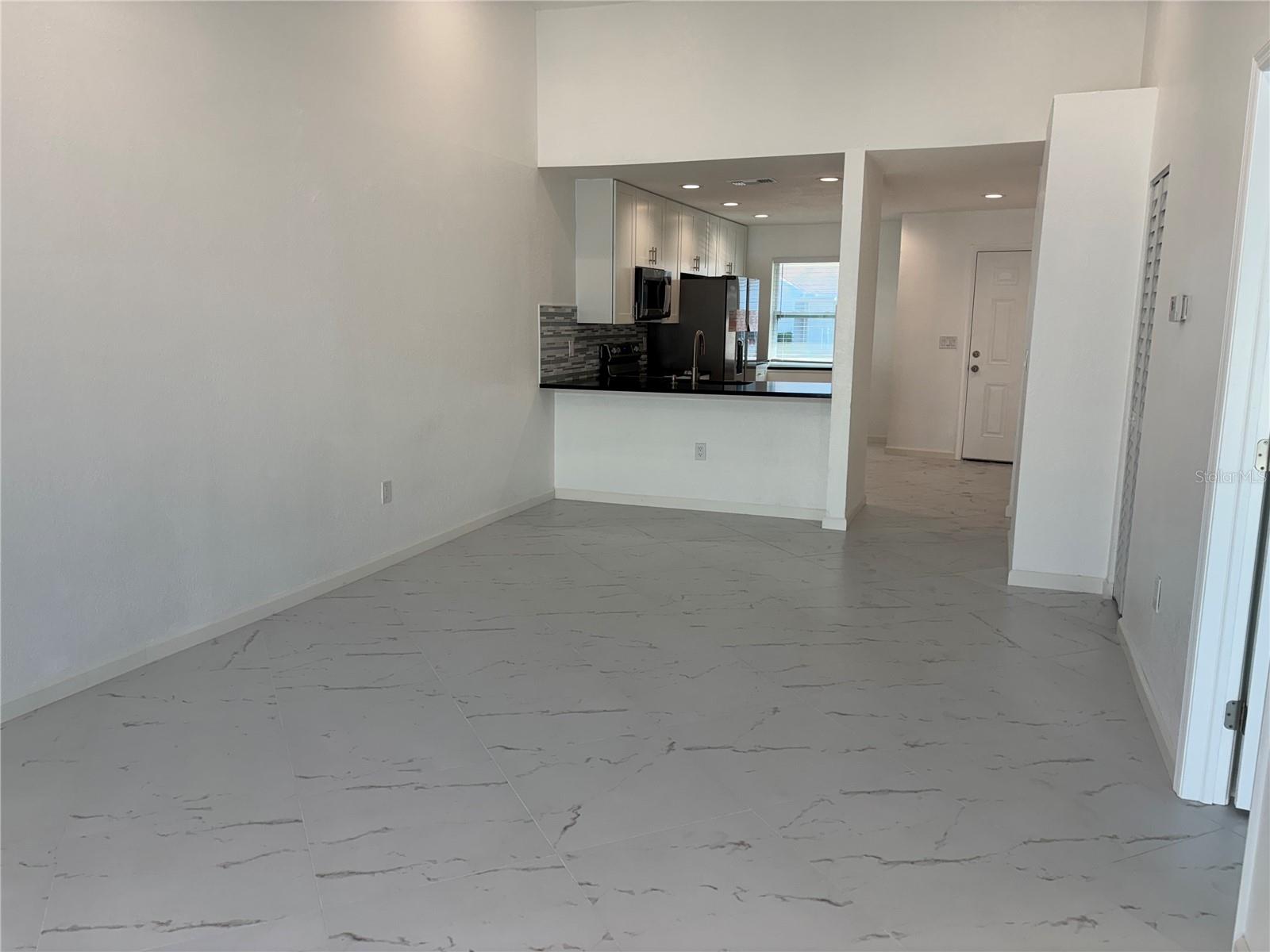 HIDDEN LAKE VILLAS - Residential Lease