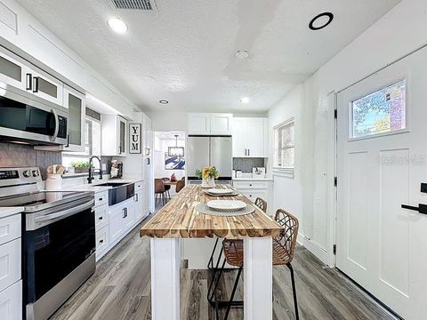 Photo of 6124 Dogwood Drive, Orlando, FL 32807 (MLS # O6354867)