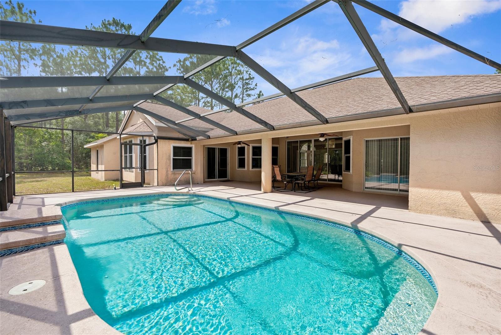 8518 N LINWOOD LOOP