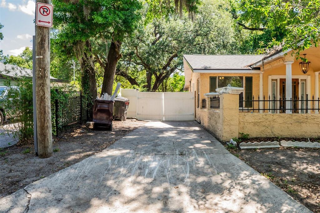 Photo of 721 Seminole Avenue, Orlando, FL 32804 (MLS # O6404692)