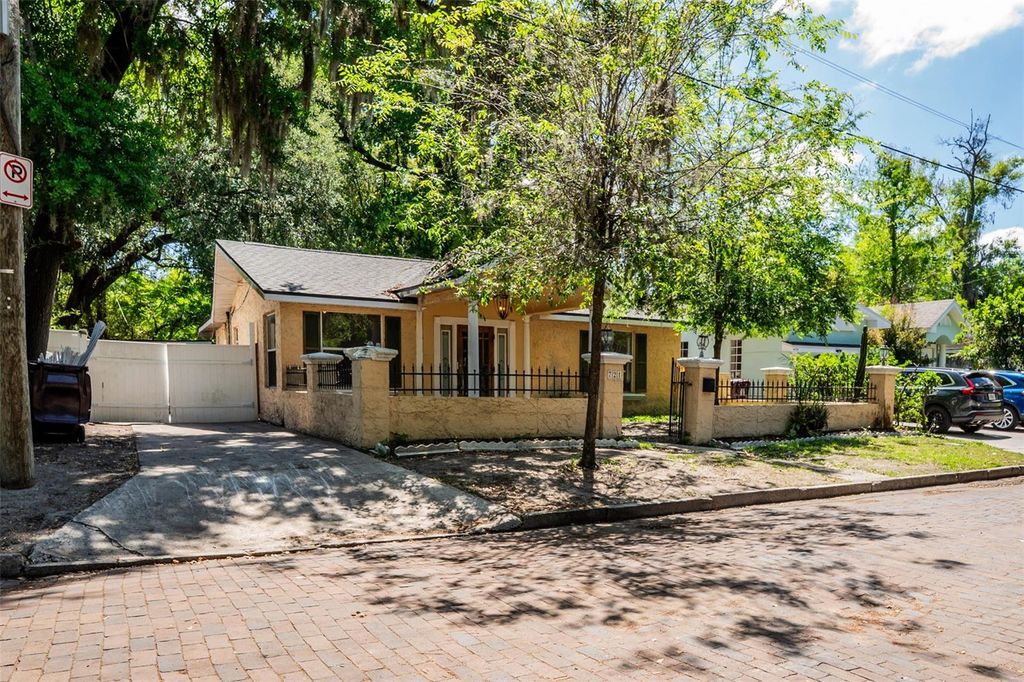 Photo of 721 Seminole Avenue, Orlando, FL 32804 (MLS # O6404692)
