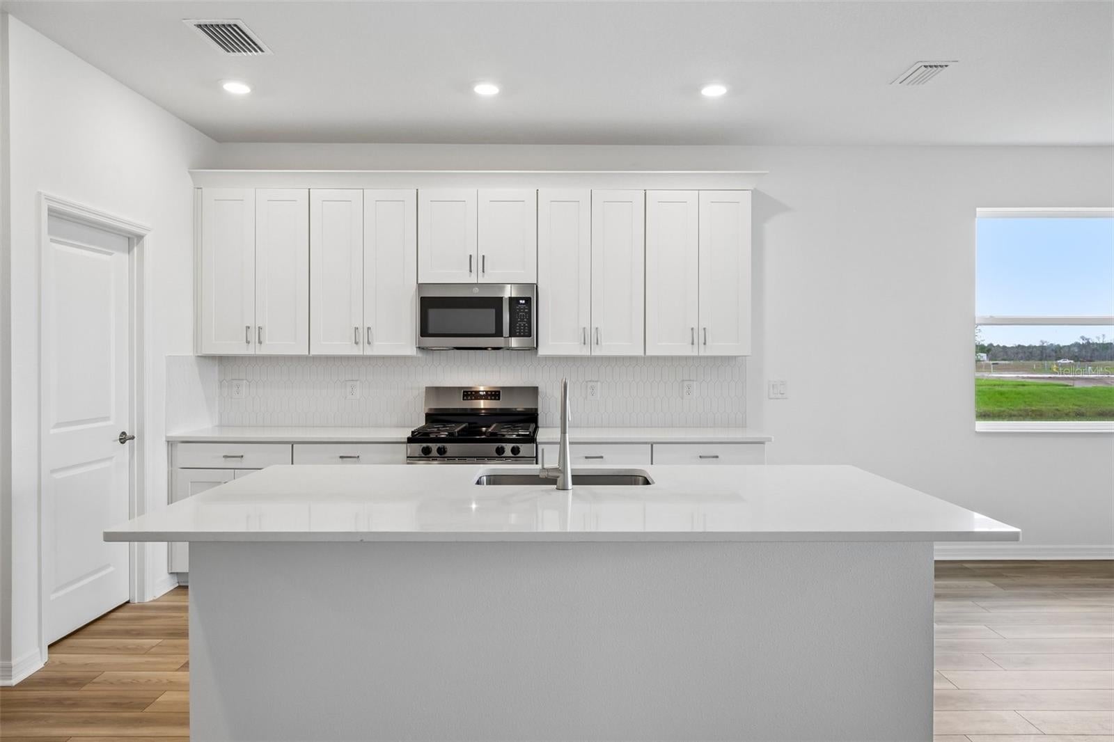 8720 CANARD COVE