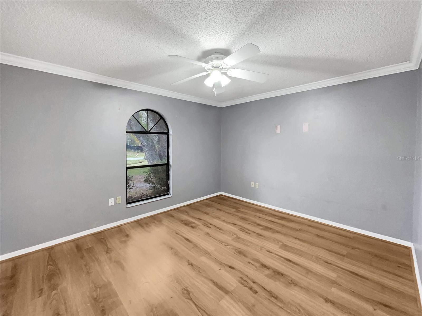 5030 CREEKVIEW LANE