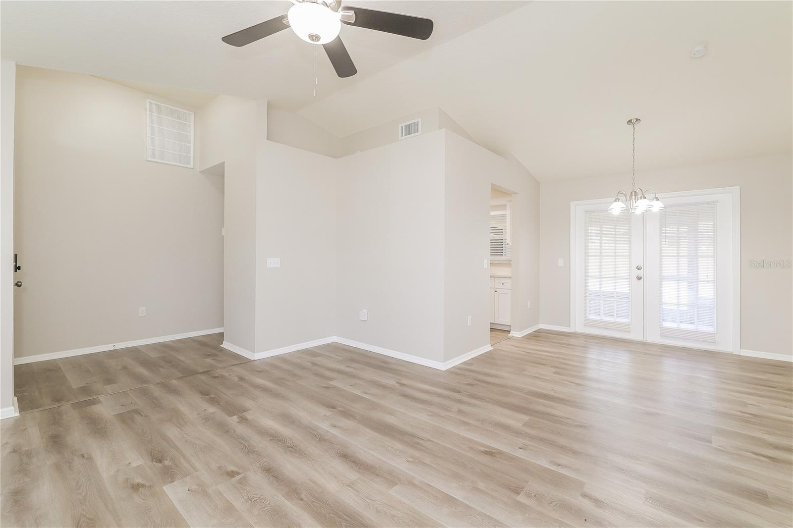 BERGEN POINTE ESTATES - Residential Lease