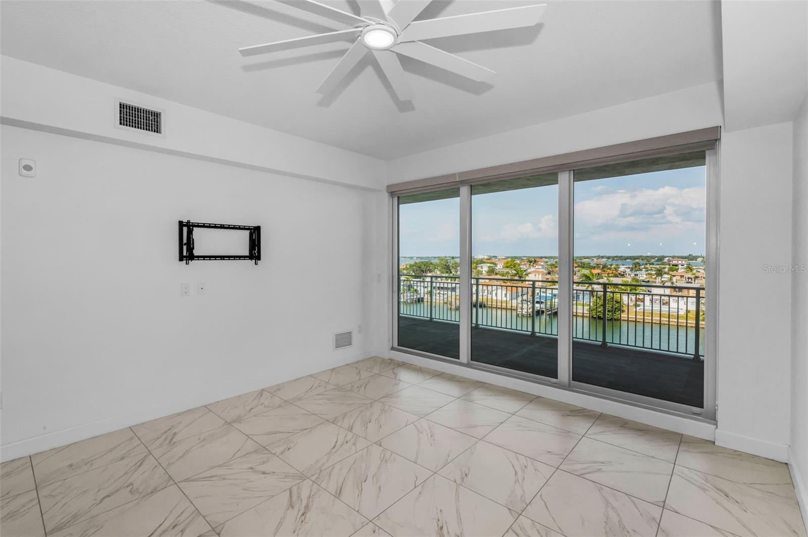 DOLPHIN HARBOUR CONDO - Residential Lease