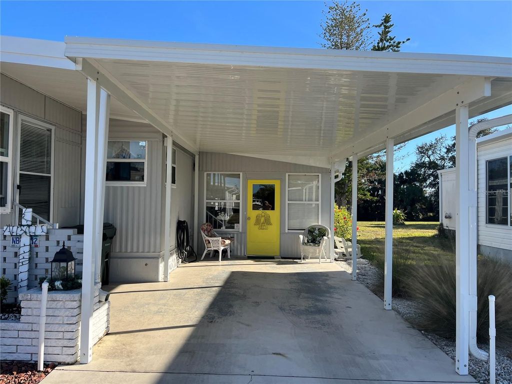 Photo of 818 Jolanda Circle, Venice, FL 34285 (MLS # N6141959)