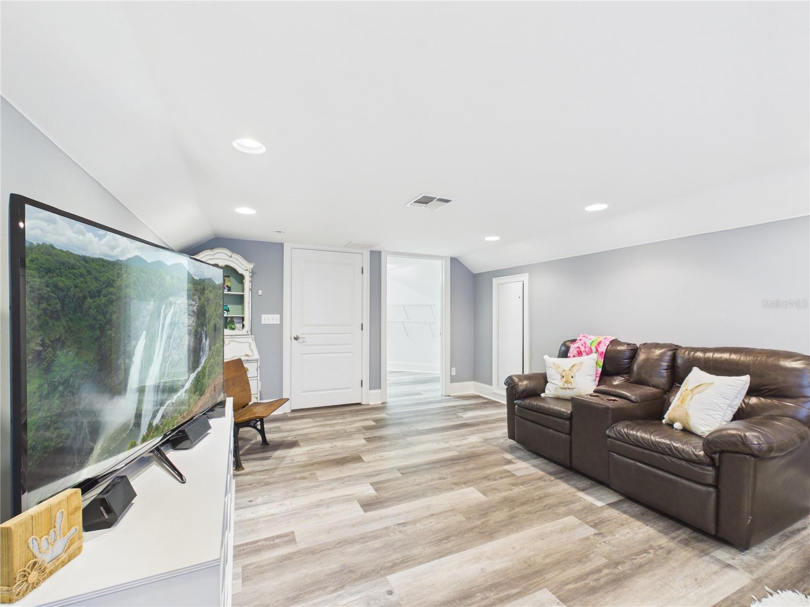 SHADY ROAD ACRES - Residential