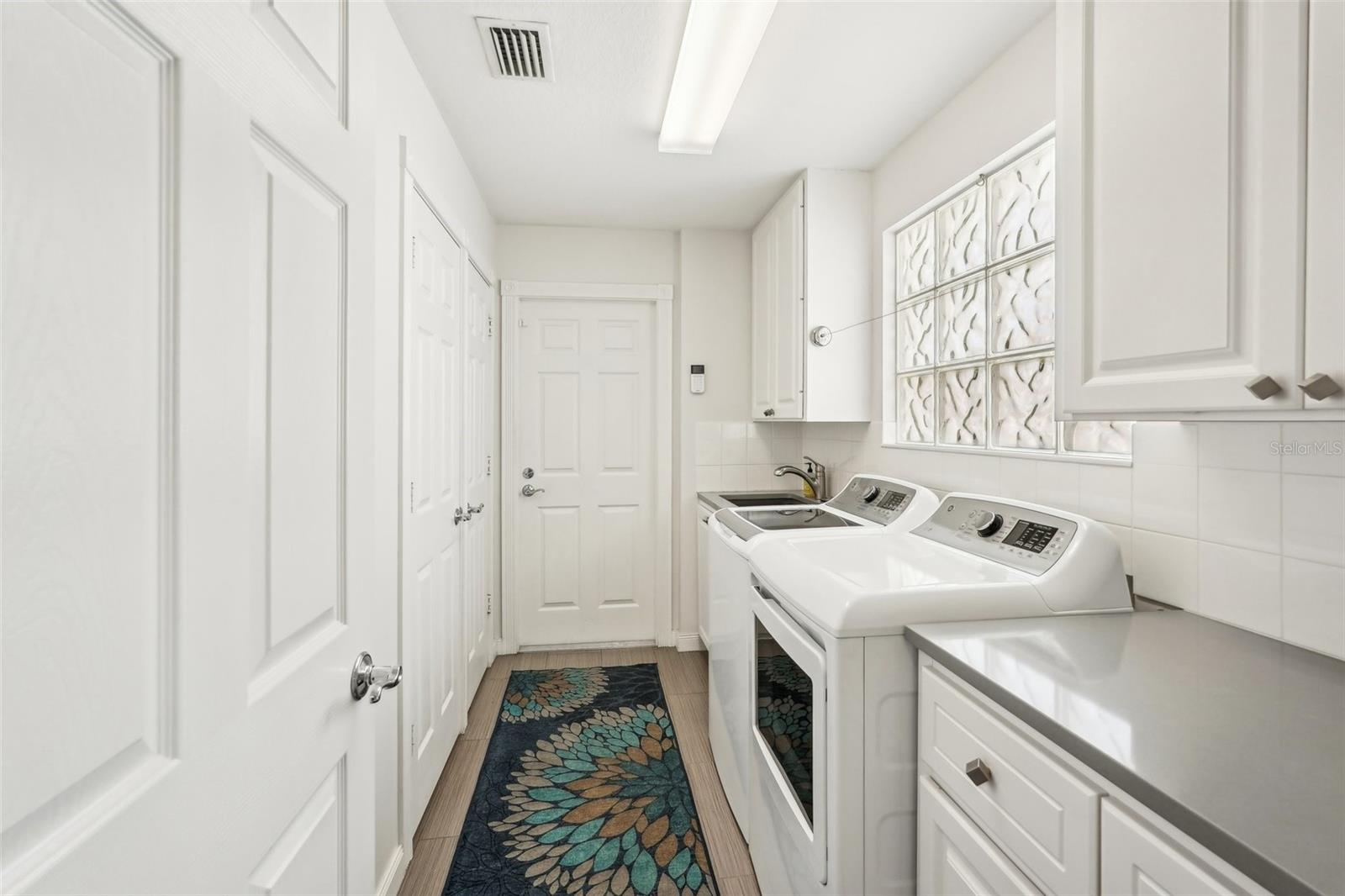 VILLAGEWALK - Residential