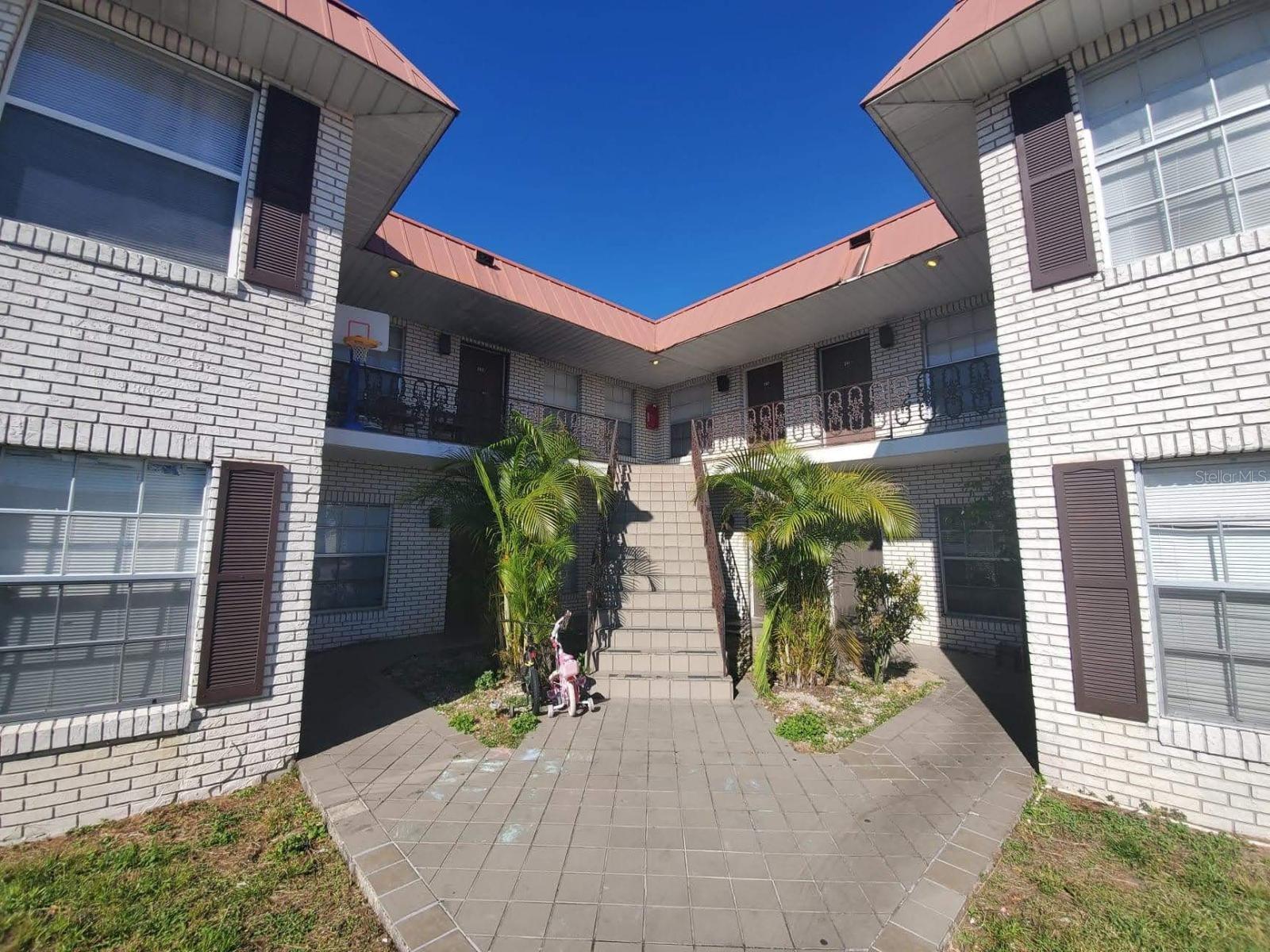 Beautiful 2 Bedroom, 1 Bath home in Kissimmee. Near schools and retail shops. Schedule a viewing today before it's gone!