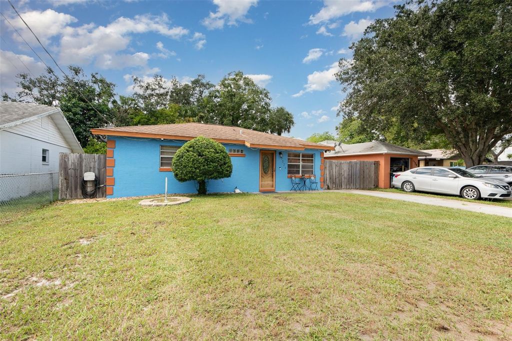 Photo of 1324 Granada Avenue, Daytona Beach, FL 32117 (MLS # O6347464)
