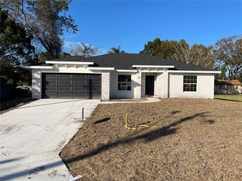 A home in DEBARY