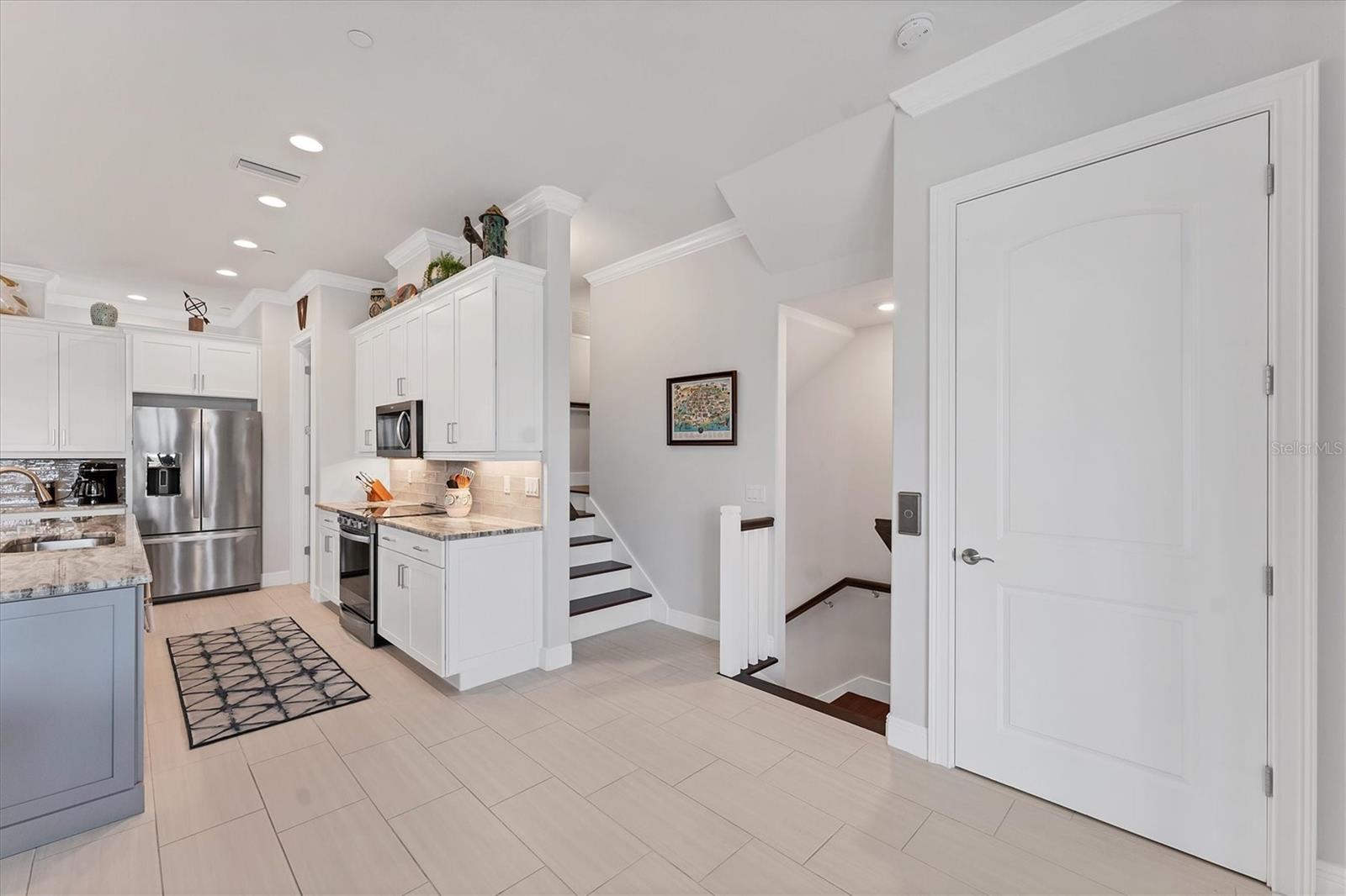 209 E VENICE AVENUE