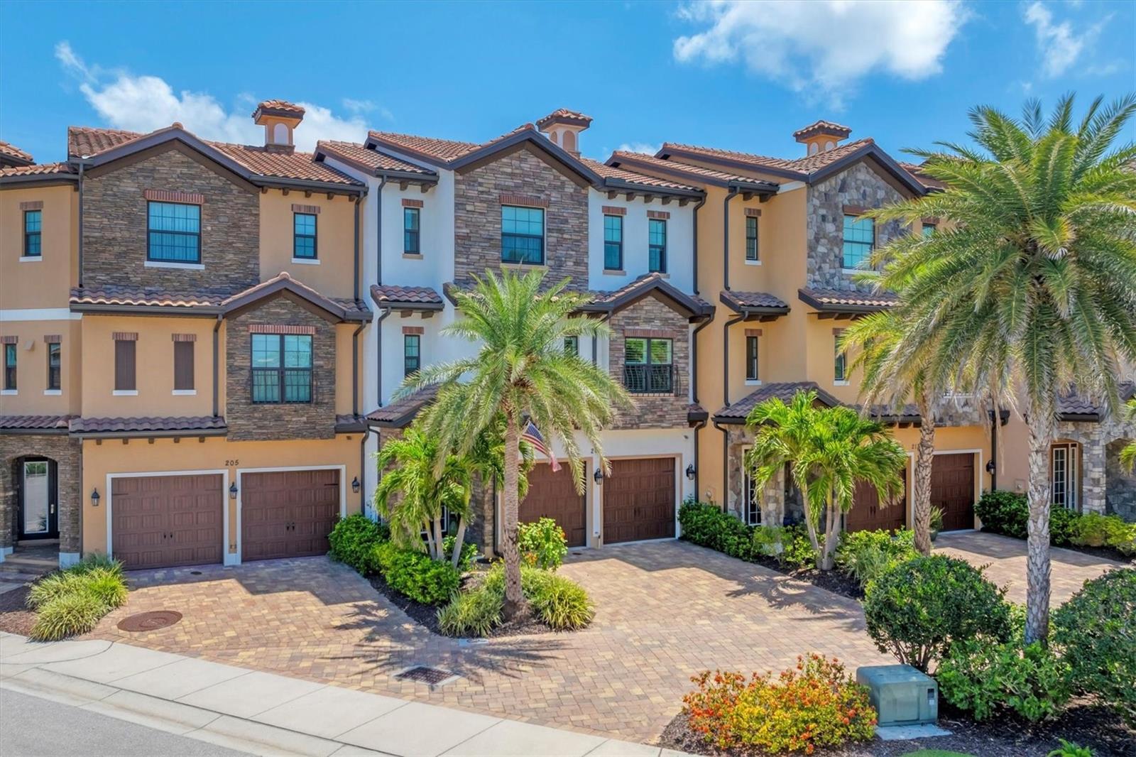 209 E VENICE AVENUE