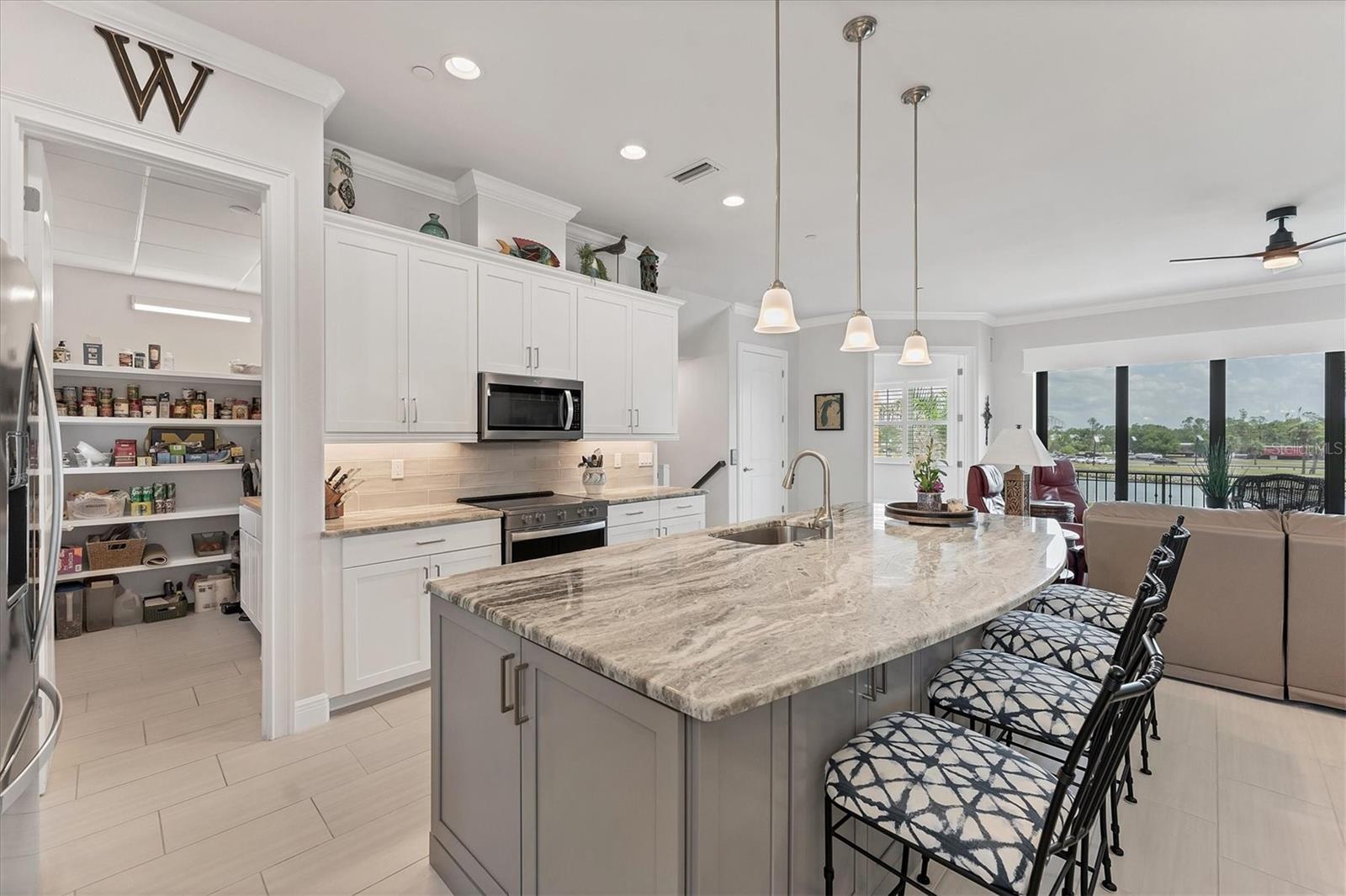209 E VENICE AVENUE