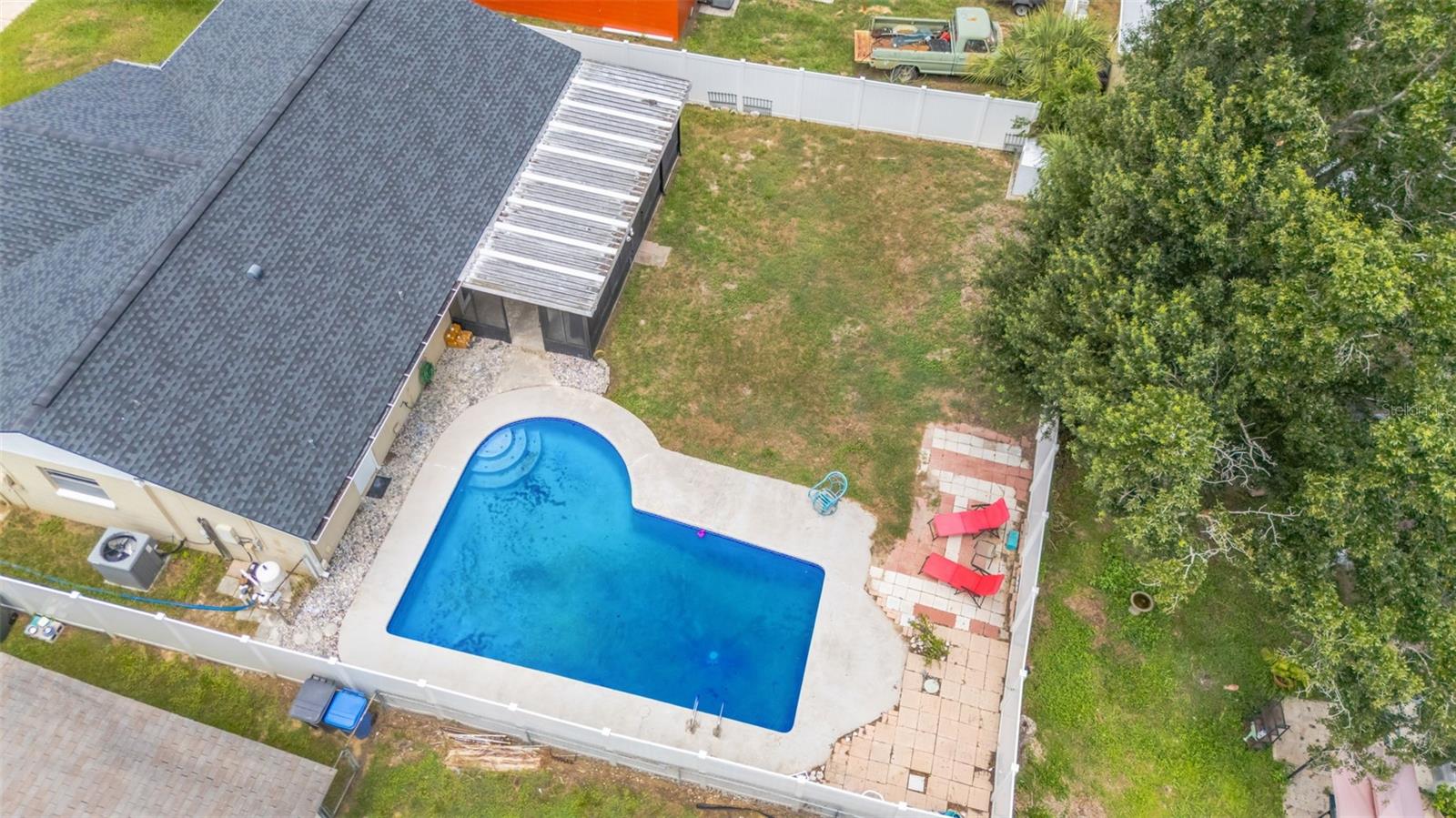 7217 CREEKWOOD COURT