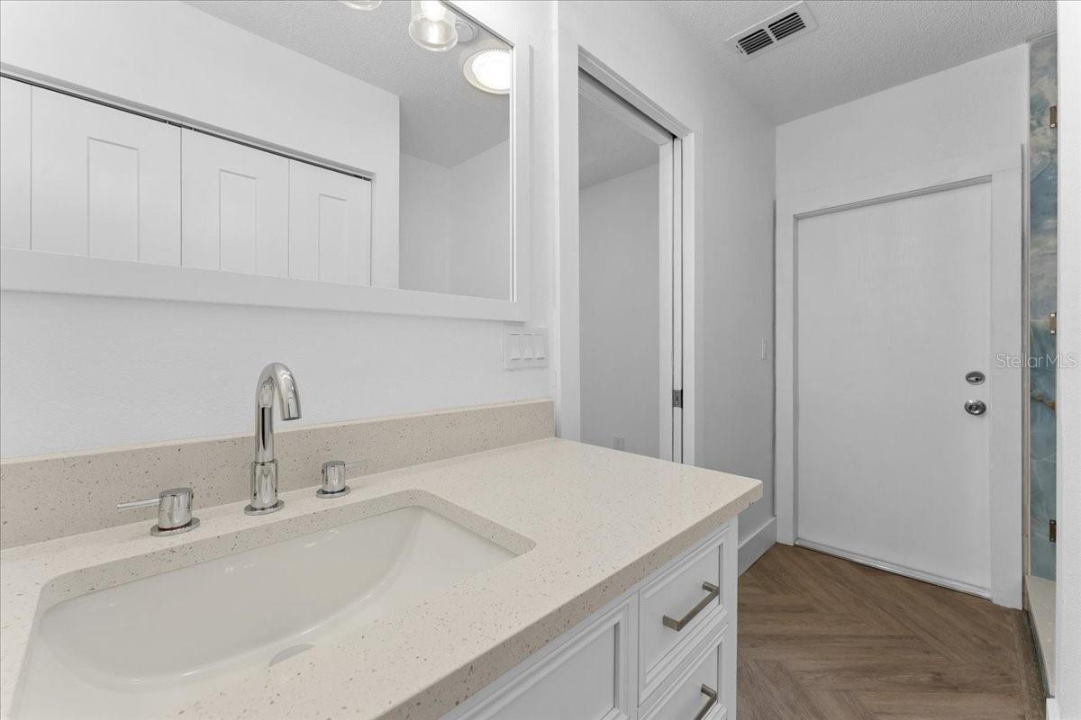 FLOR A MAR - Residential