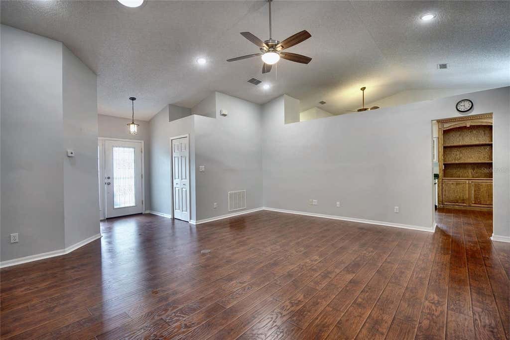 Photo of 25735 Glen Eagle Drive, Leesburg, FL 34748 (MLS # O6436929)