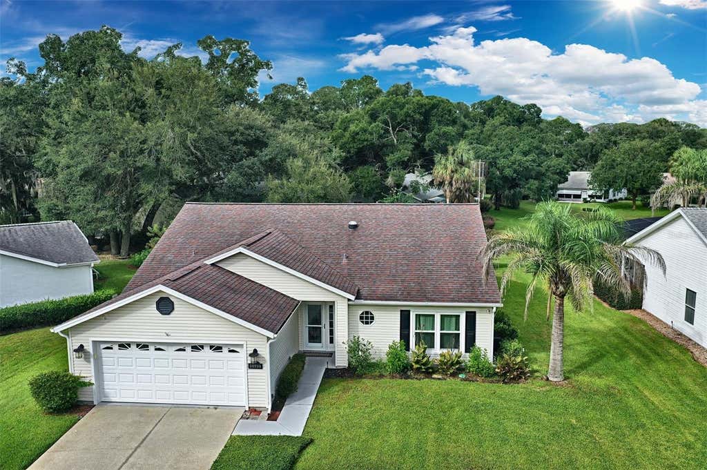 Photo of 25735 Glen Eagle Drive, Leesburg, FL 34748 (MLS # O6436929)