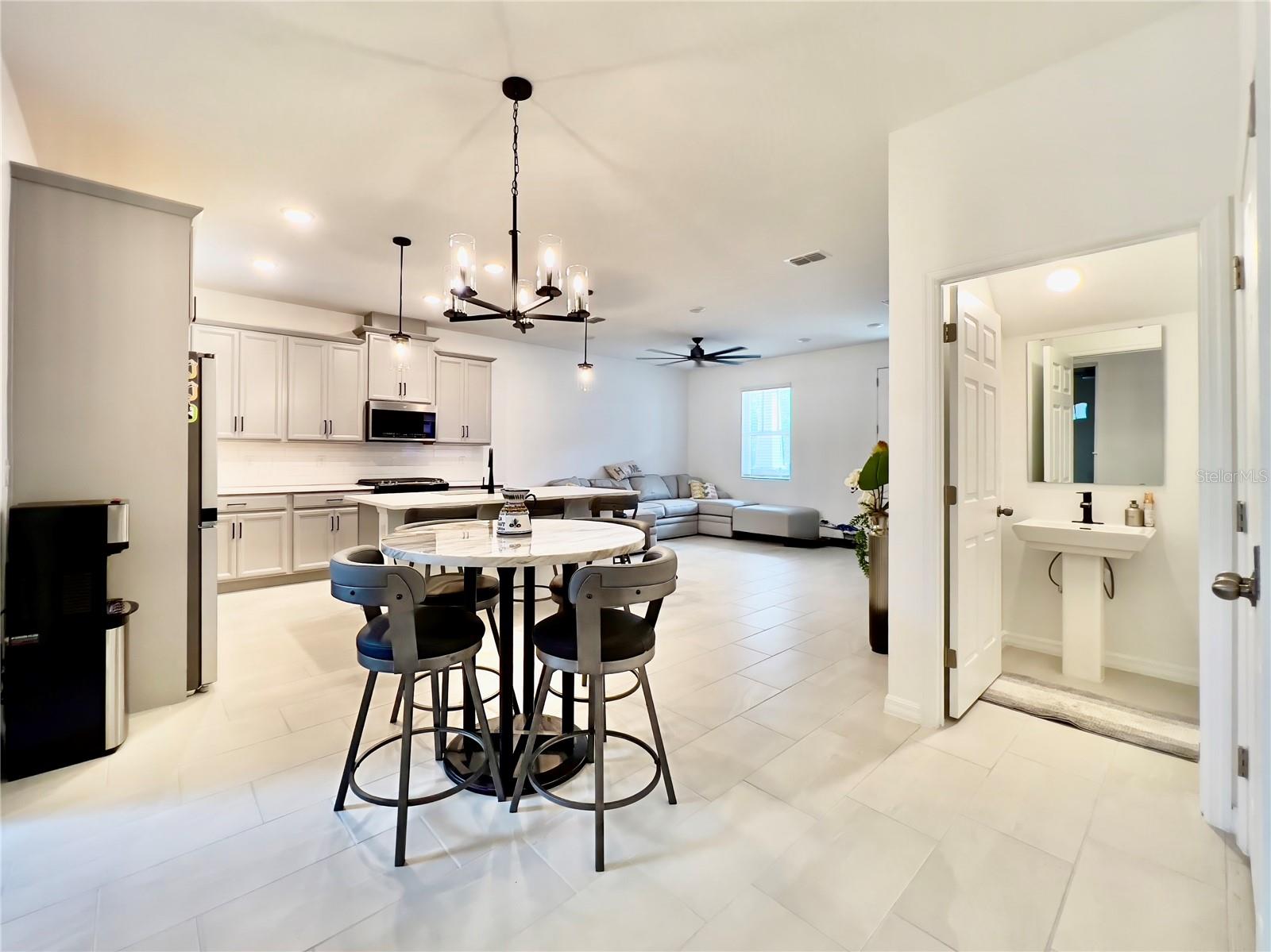 1858 ISLAND VILLAGE WAY