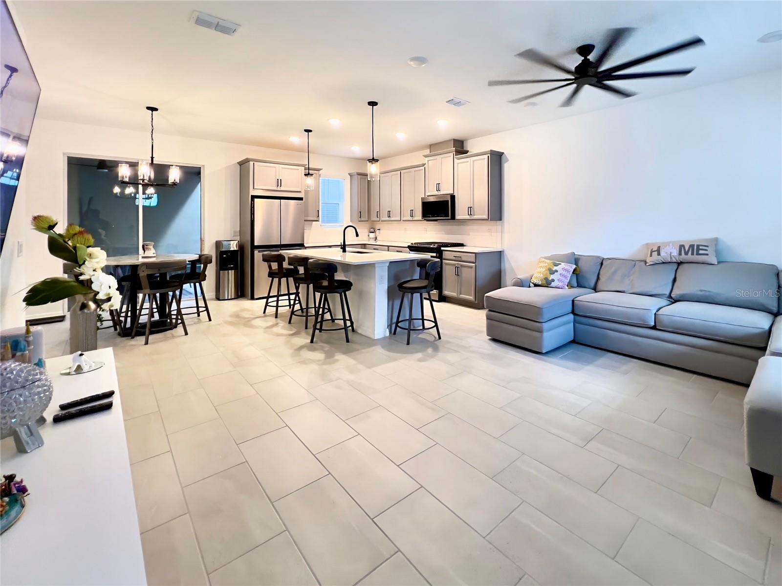 1858 ISLAND VILLAGE WAY