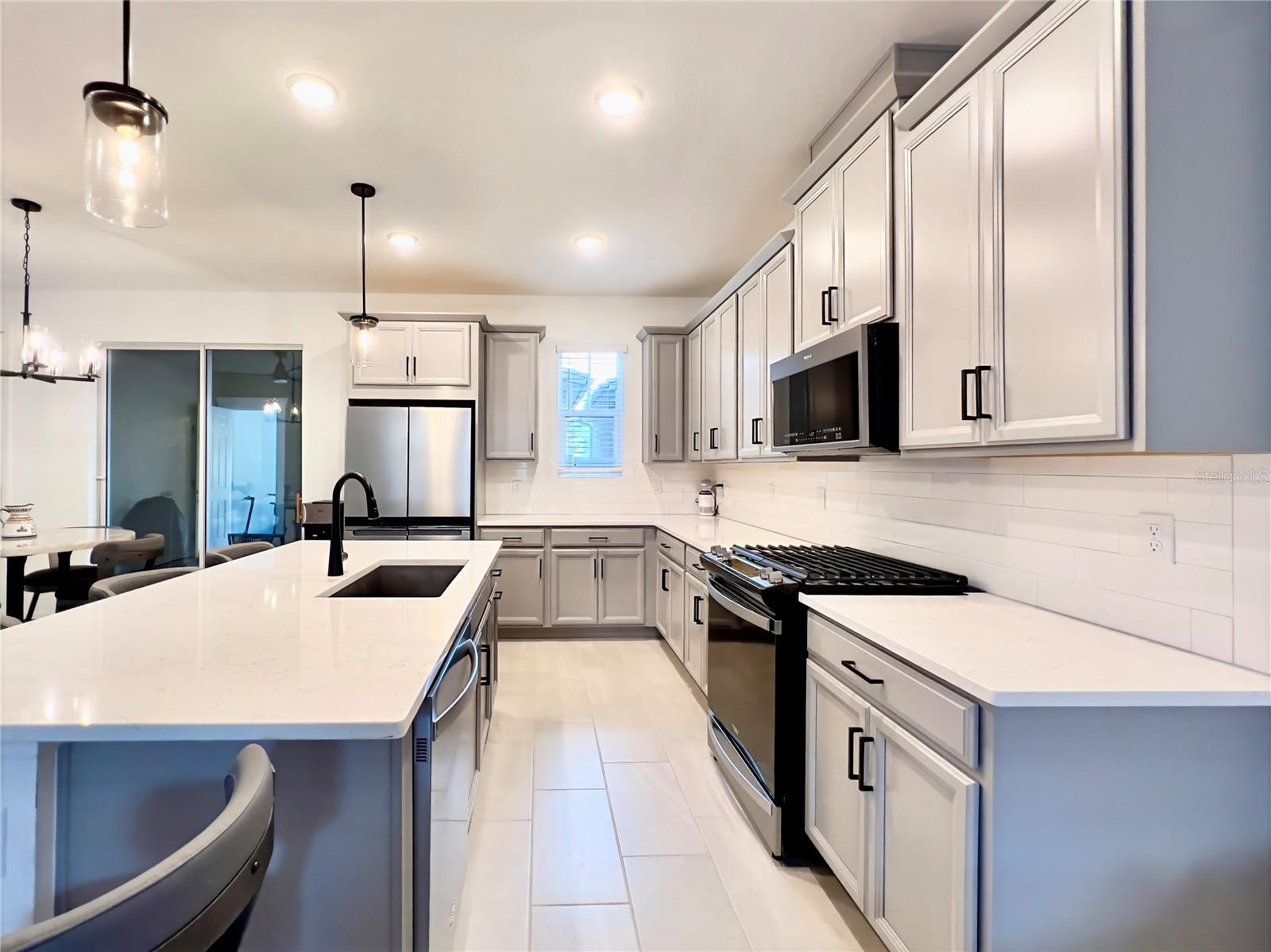 1858 ISLAND VILLAGE WAY