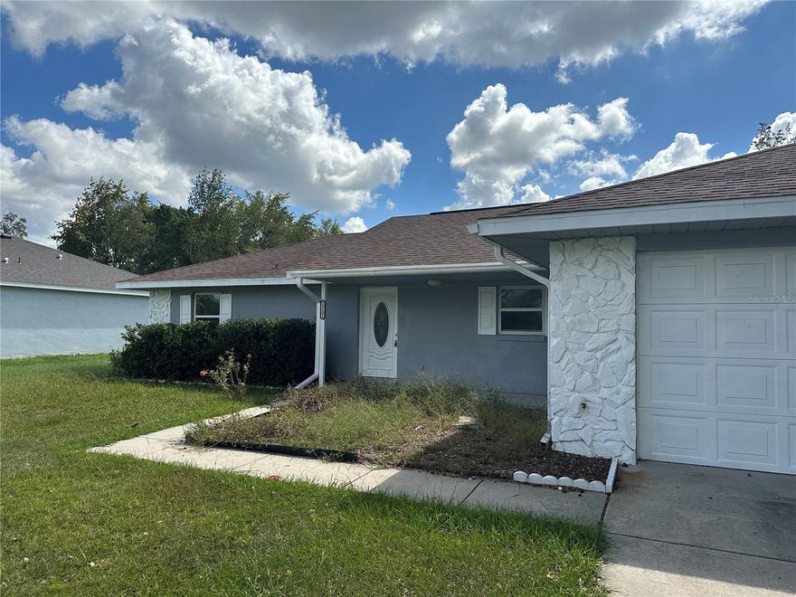 SPACIOUS 4/2 HOME IN MARION OAKS COMMUNITY. TILE THROUGH OUT, FRESHLY PAINTED, TENANT PAYS ALL UTILITIES AND MAINTAIN THE LAWN. PET FRIENDLY WITH NON-REFUNDABLE PET FEE. CREDIT AND BACKGROUND REQUIRED. MONTHLY HOUSEHOLD INCOME MUST EQUAL 2XS THE RENT RATE.