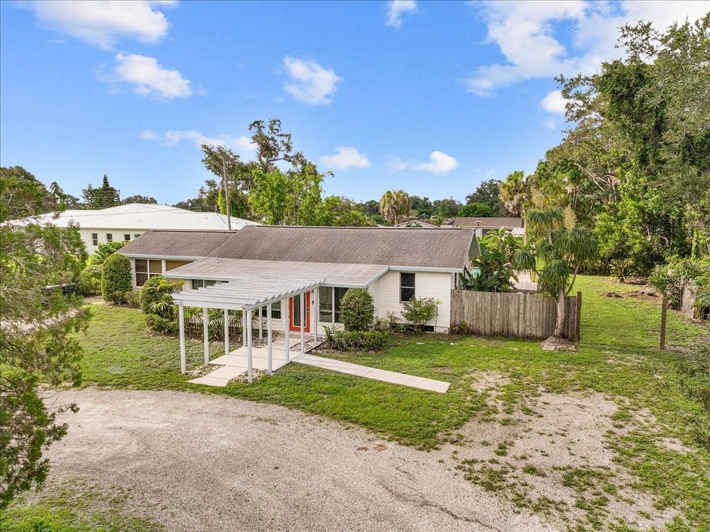 Photo of 2404 Bispham Road, Sarasota, FL 34231 (MLS # A4701601)