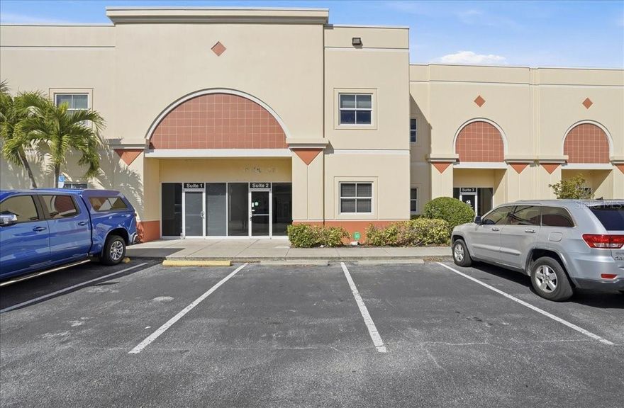Well-maintained flex/industrial unit offering a versatile layout with office space and warehouse area. Conveniently located with easy access to major roads, ideal for a variety of business uses