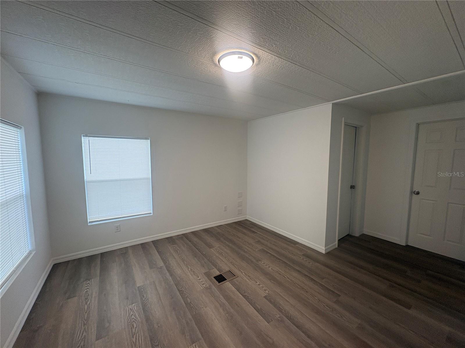 OAKWOOD ESTATES - Residential Lease