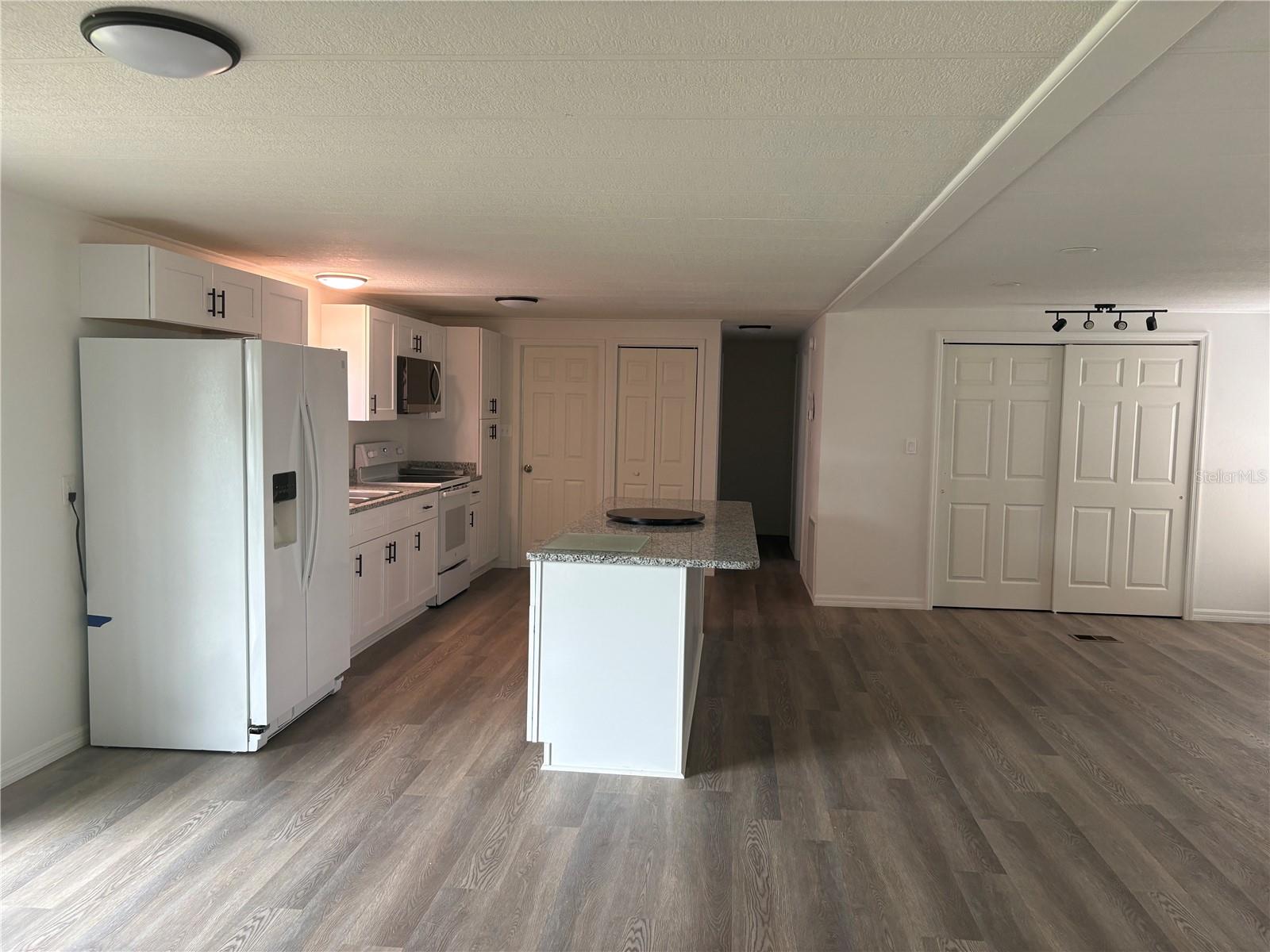 OAKWOOD ESTATES - Residential Lease