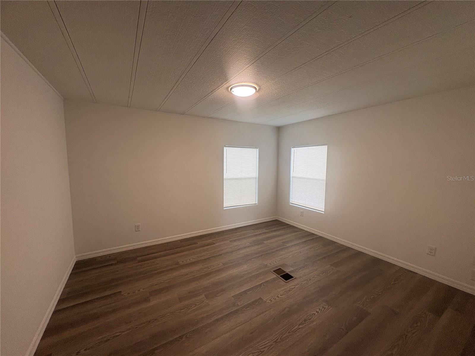 OAKWOOD ESTATES - Residential Lease