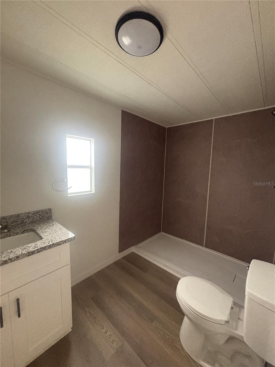OAKWOOD ESTATES - Residential Lease